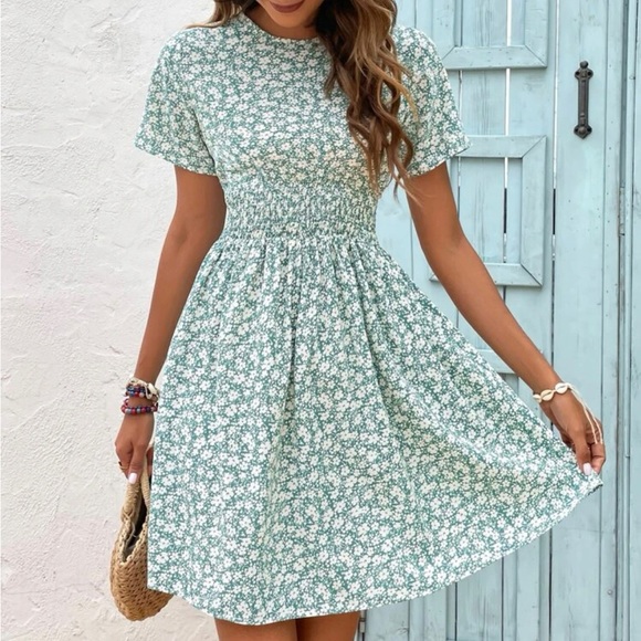 SHEIN NWT Ditsy Floral Green Dress - Picture 5 of 6